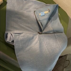 Alice & Olivia Pale Blue Linen Short- only drycleaned. Sz 6 high waisted